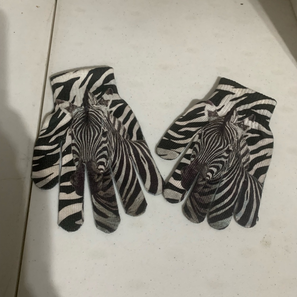 WOMENS ZEBRA PRINT GLOVES